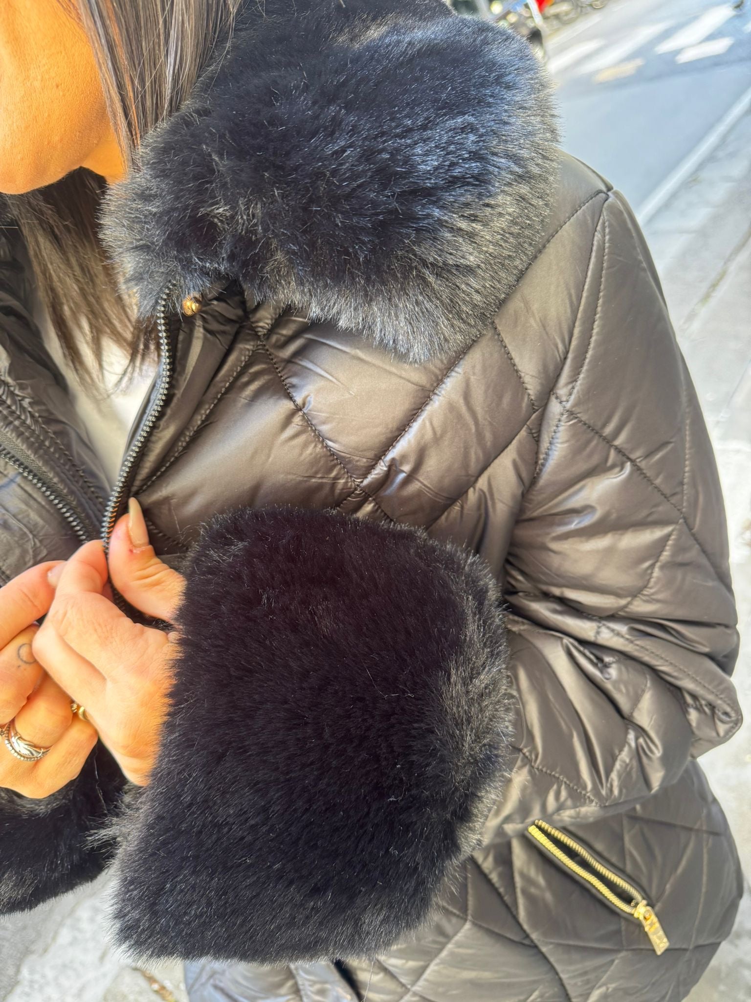 Piumino trapuntato con collo  e maniche in ecopelliccia Lizalù 1072