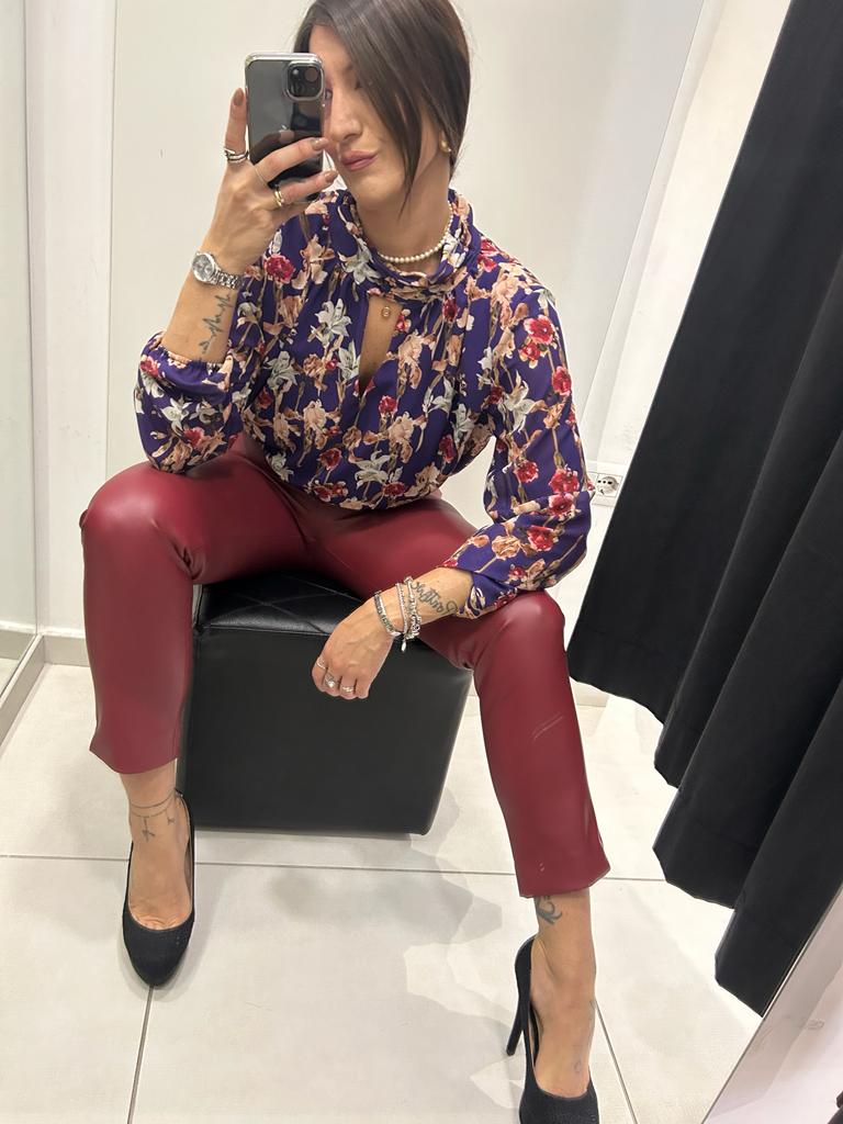 Pantalone in ecopelle con zip laterale Akè D346