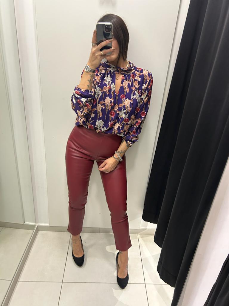 Pantalone in ecopelle con zip laterale Akè D346