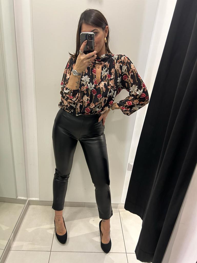 Pantalone in ecopelle con zip laterale Akè D346