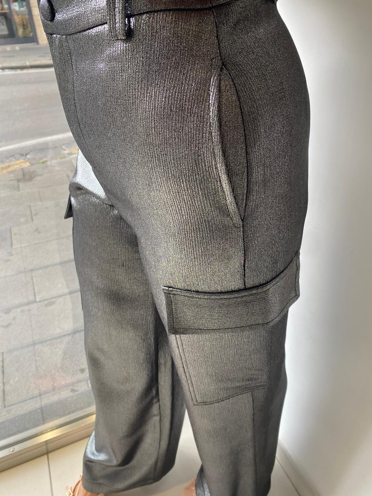 Pantalone in tessuto metallizzato modello cargo Akè 3857
