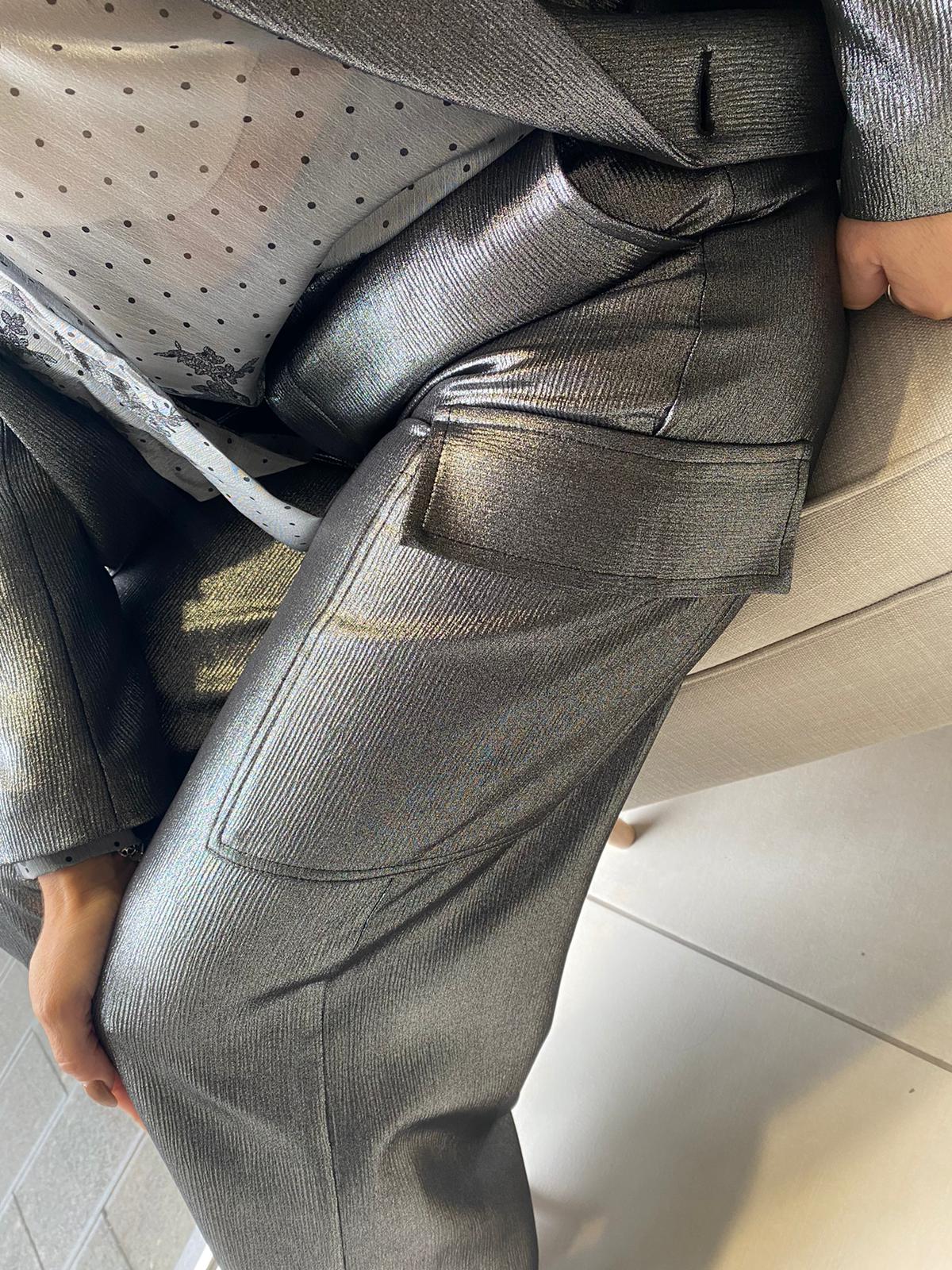 Pantalone in tessuto metallizzato modello cargo Akè 3857