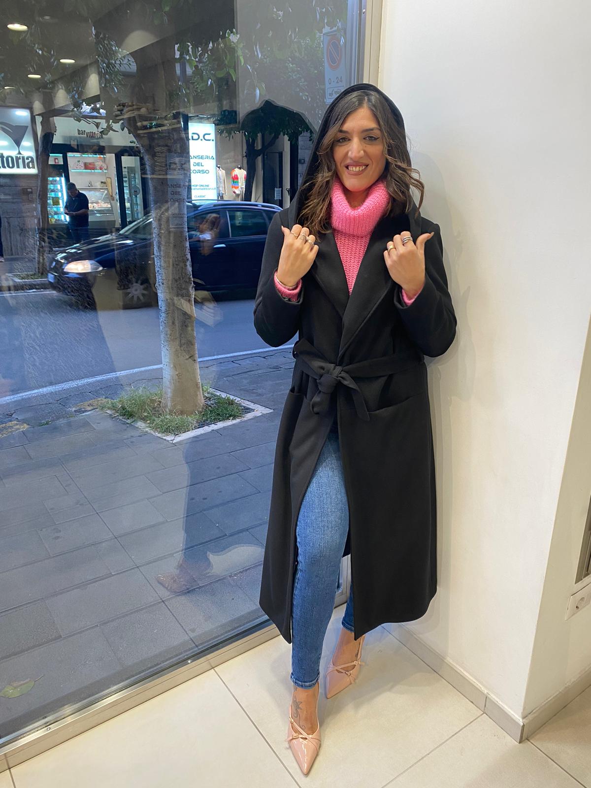 Cappotto modello accappatoio con cappuccio Lizalù E116