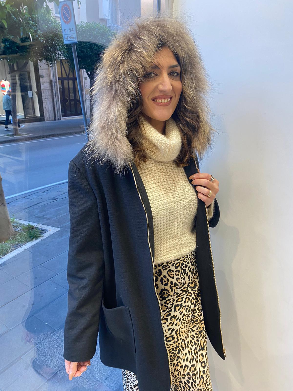 Cappotto con zip e cappuccio in ecopelliccia Lizalù A123