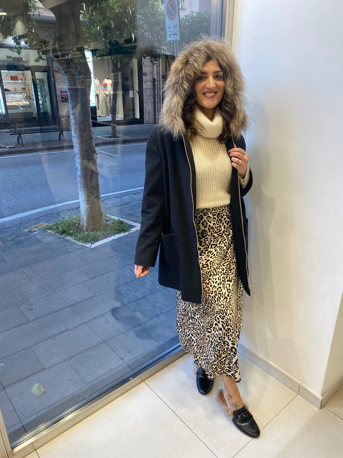 Cappotto con zip e cappuccio in ecopelliccia Lizalù A123