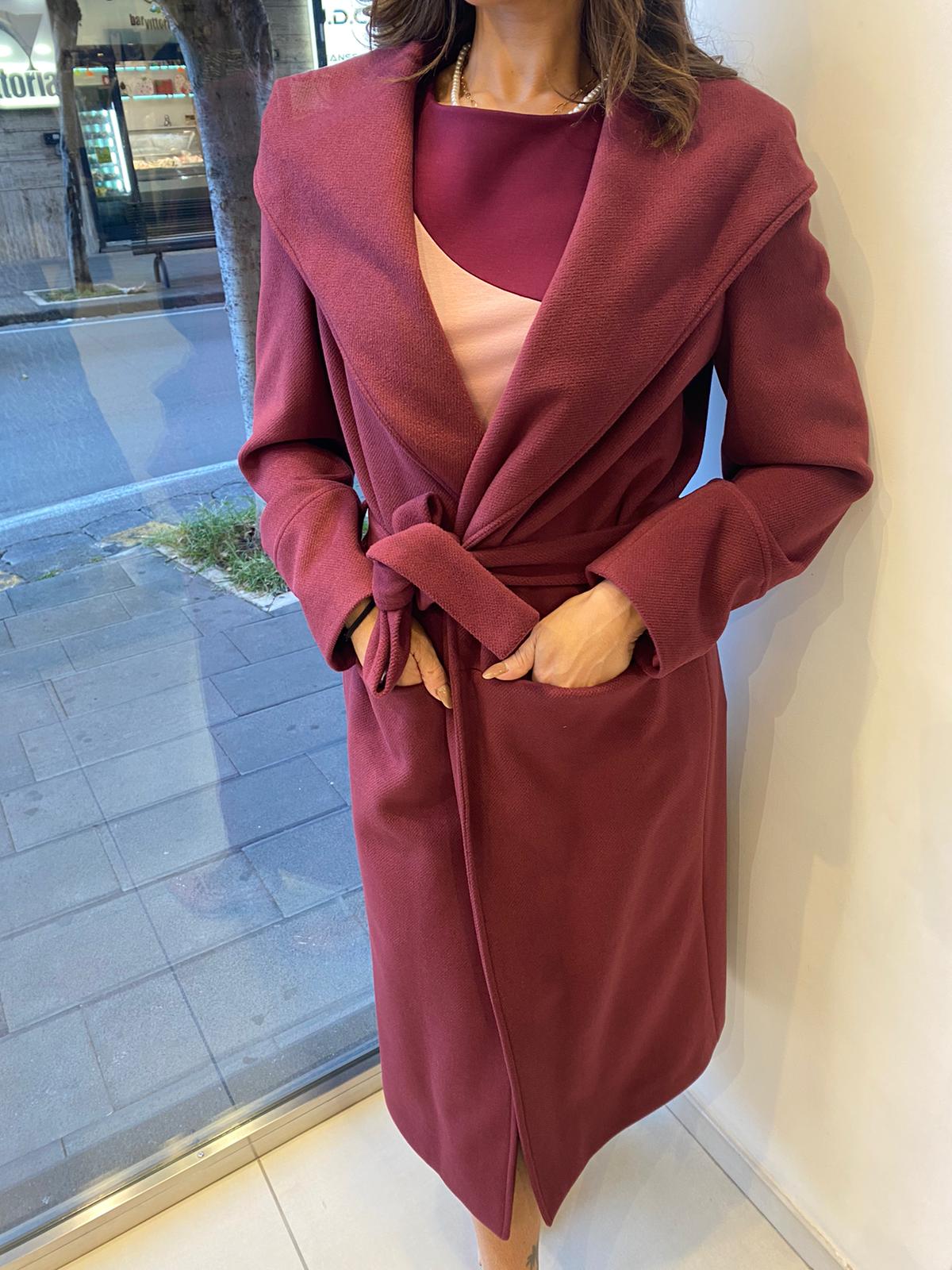 Cappotto modello accappatoio con cappuccio Lizalù E116