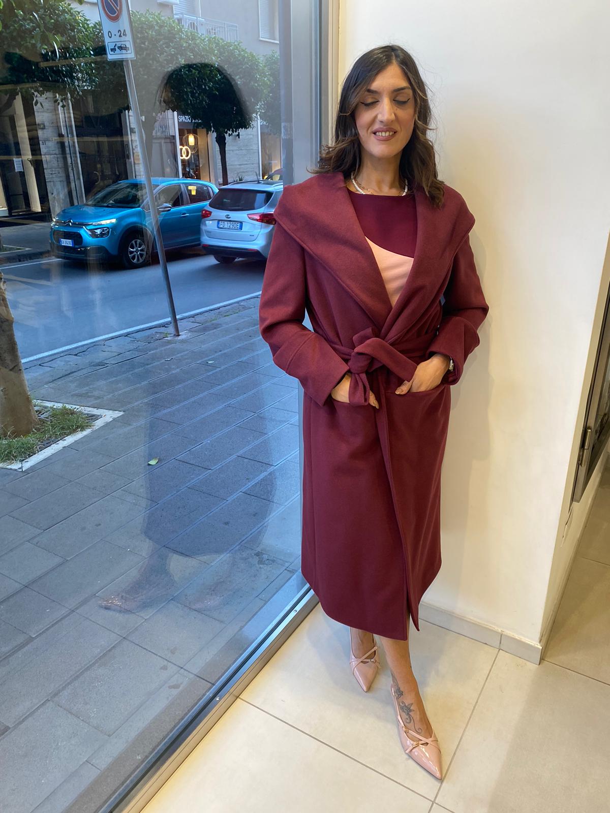 Cappotto modello accappatoio con cappuccio Lizalù E116