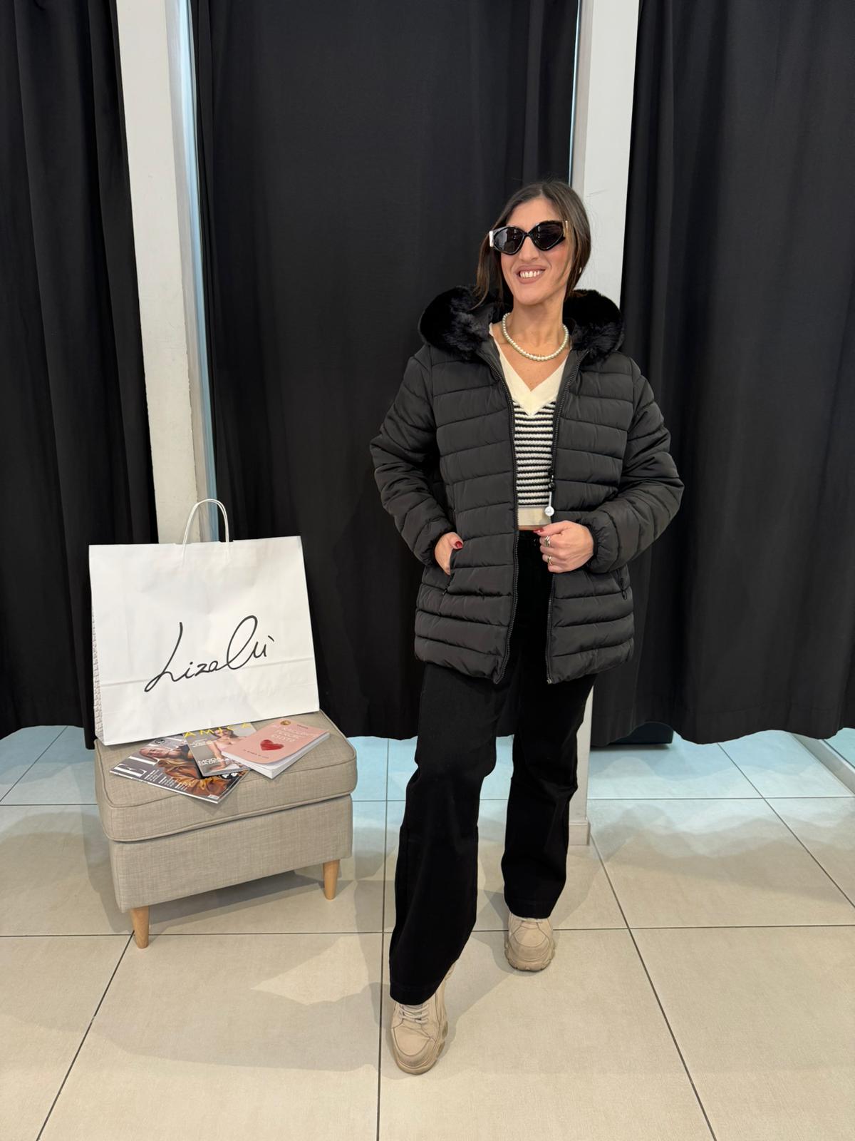 Piumino  trapuntato con tasche felpate e cappuccio ecopelliccia Lizalù 2363