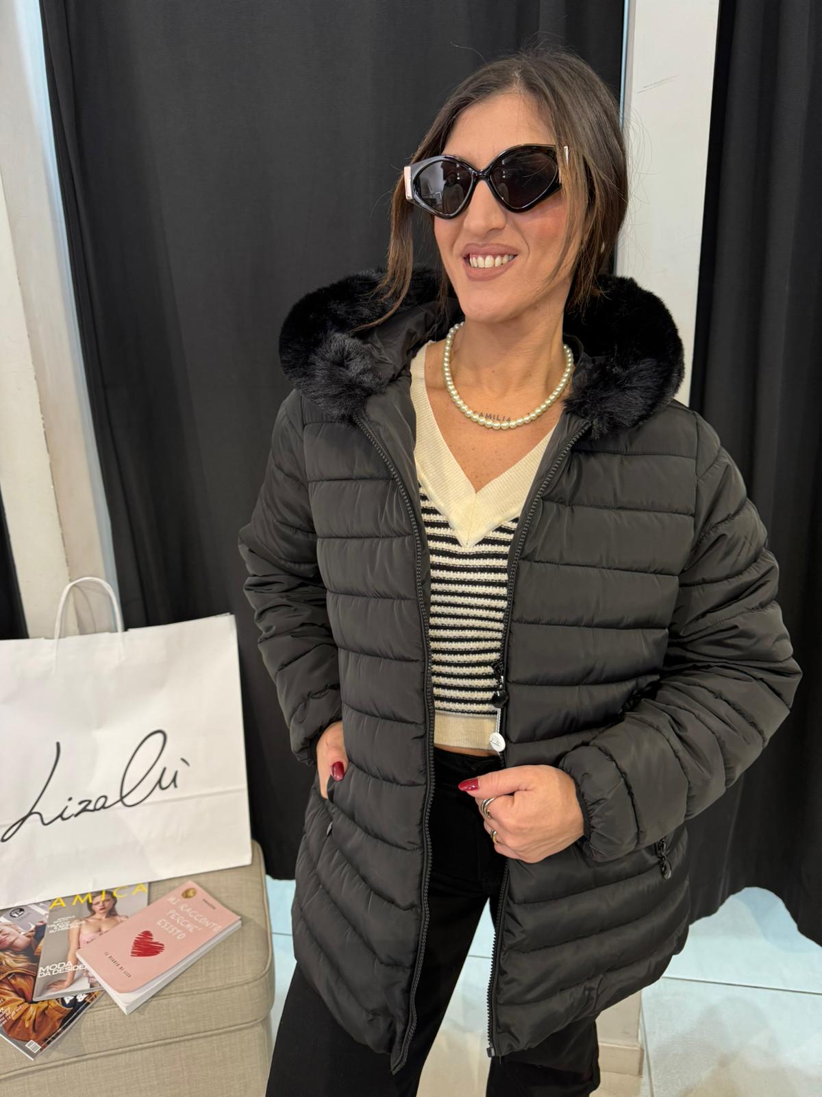 Piumino  trapuntato con tasche felpate e cappuccio ecopelliccia Lizalù 2363