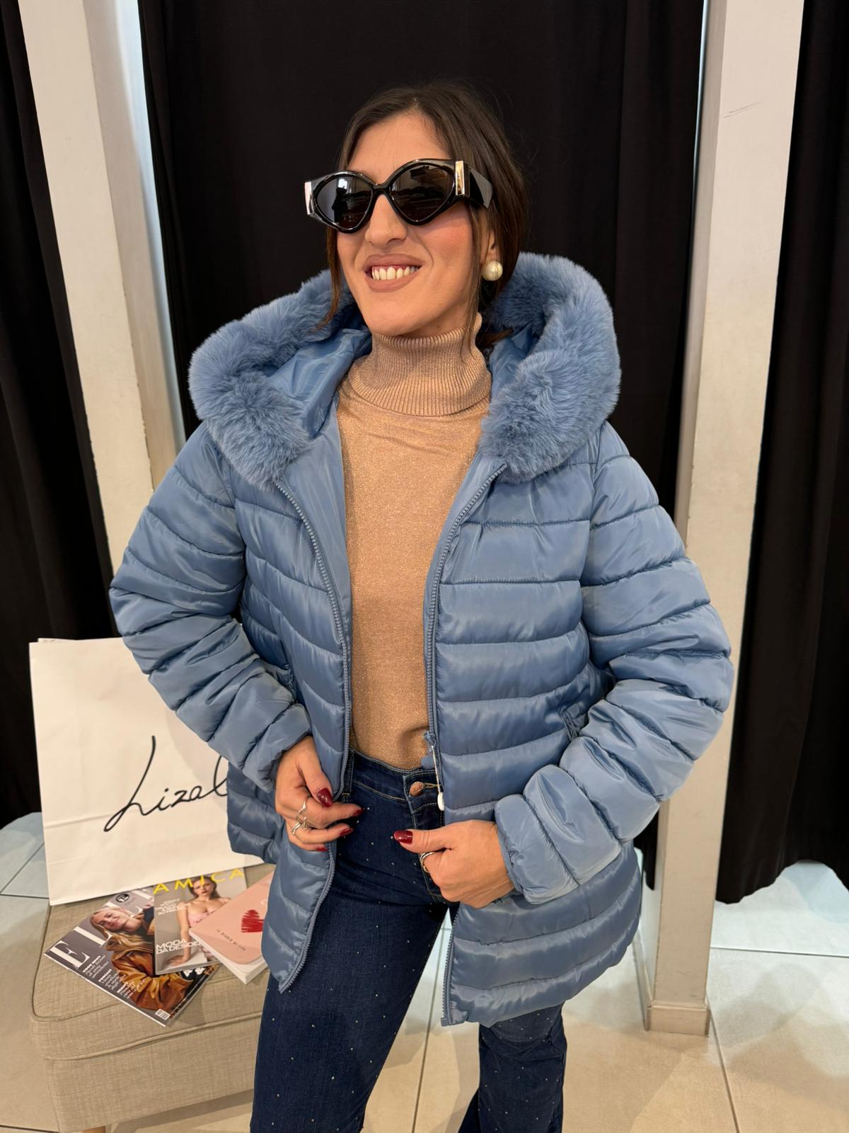 Piumino  trapuntato con tasche felpate e cappuccio ecopelliccia Lizalù 2363