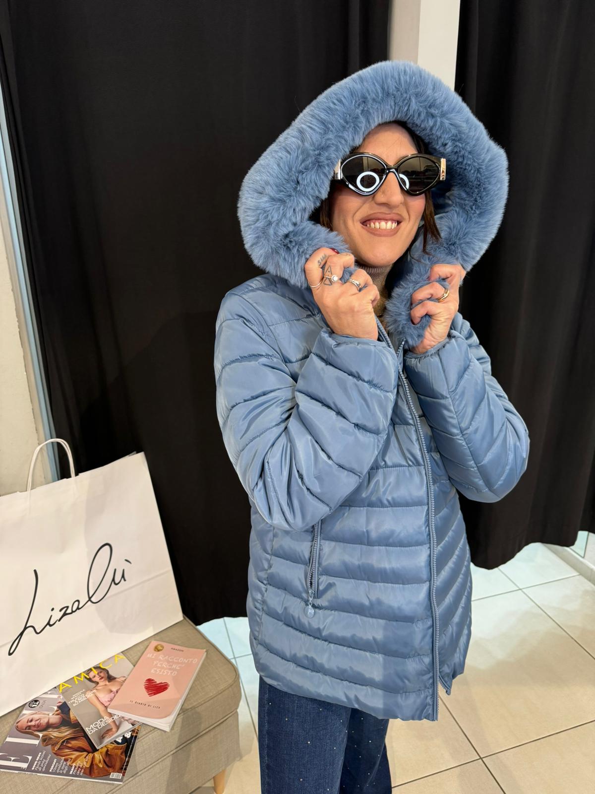 Piumino  trapuntato con tasche felpate e cappuccio ecopelliccia Lizalù 2363