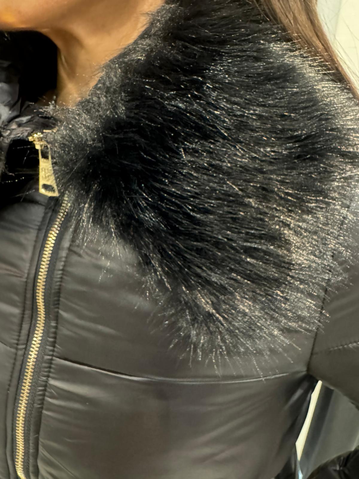Piumino corto modello bomber con cappuccio ecopelliccia SANDRO FERRONE 3708