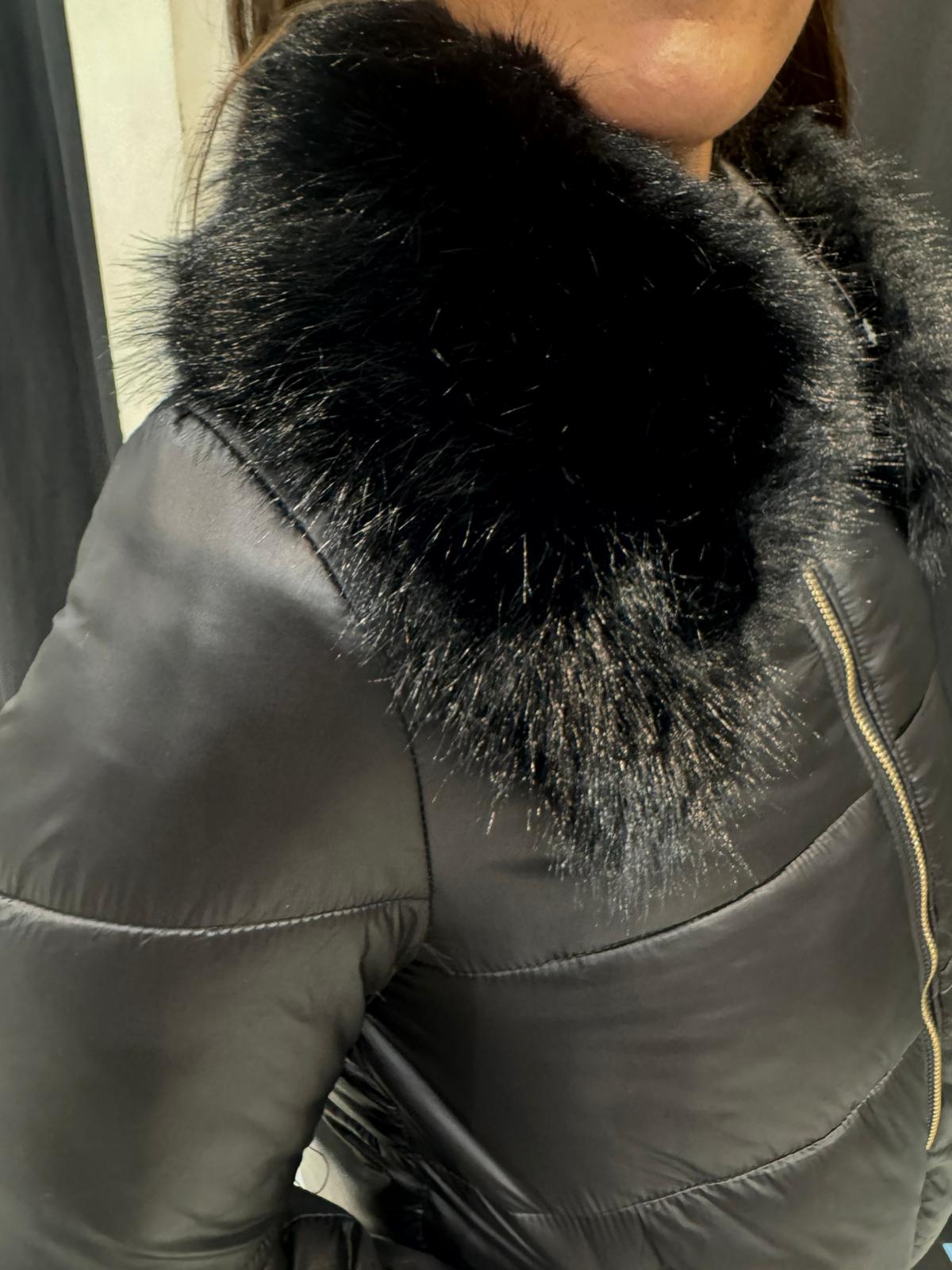 Piumino corto modello bomber con cappuccio ecopelliccia SANDRO FERRONE 3708