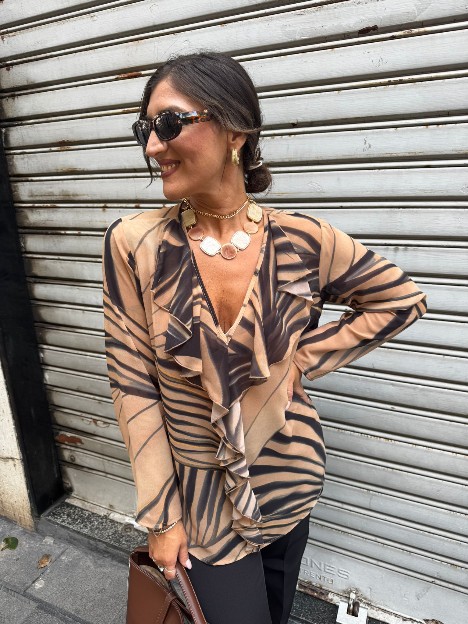 Blusa fantasia scollo a V con rouches sul davanti Lizalù S612