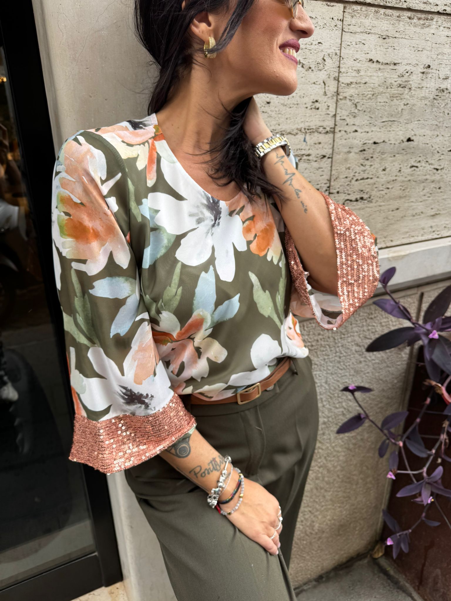 Blusa fantasia fiori con maniche in paillettes Lizalù OLGA