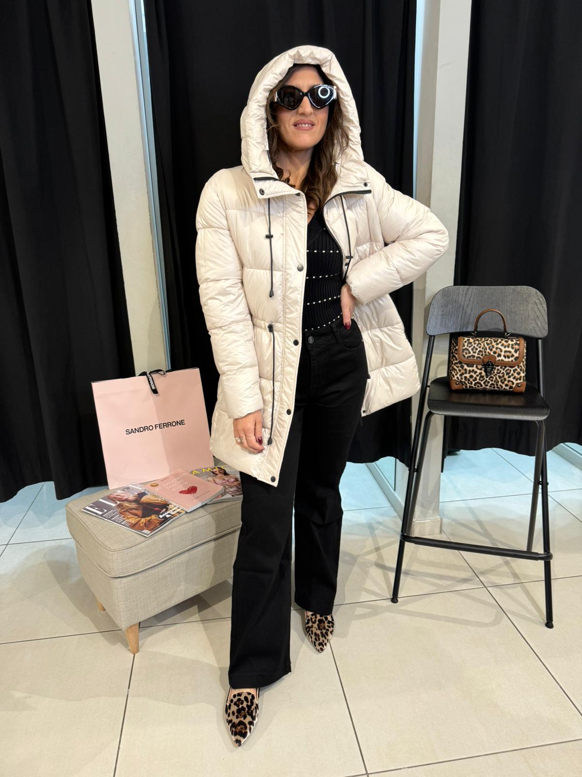 Piumino lungo con cappuccio e coulisse in vita Lizalù N180