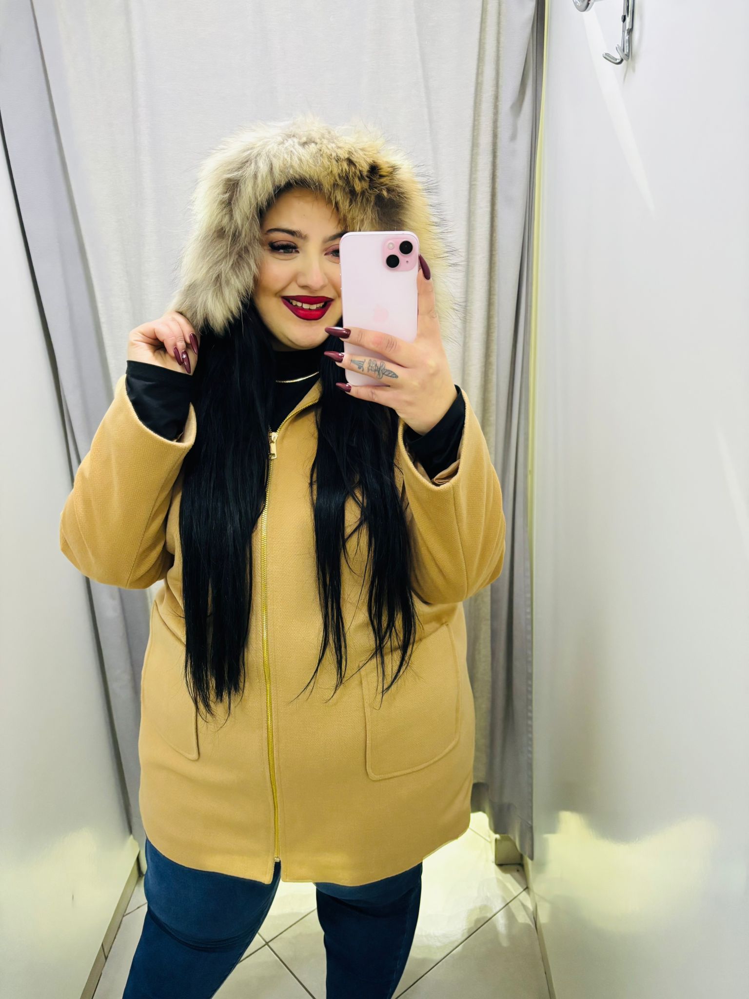 Cappotto con zip e cappuccio in ecopelliccia Lizalù A123