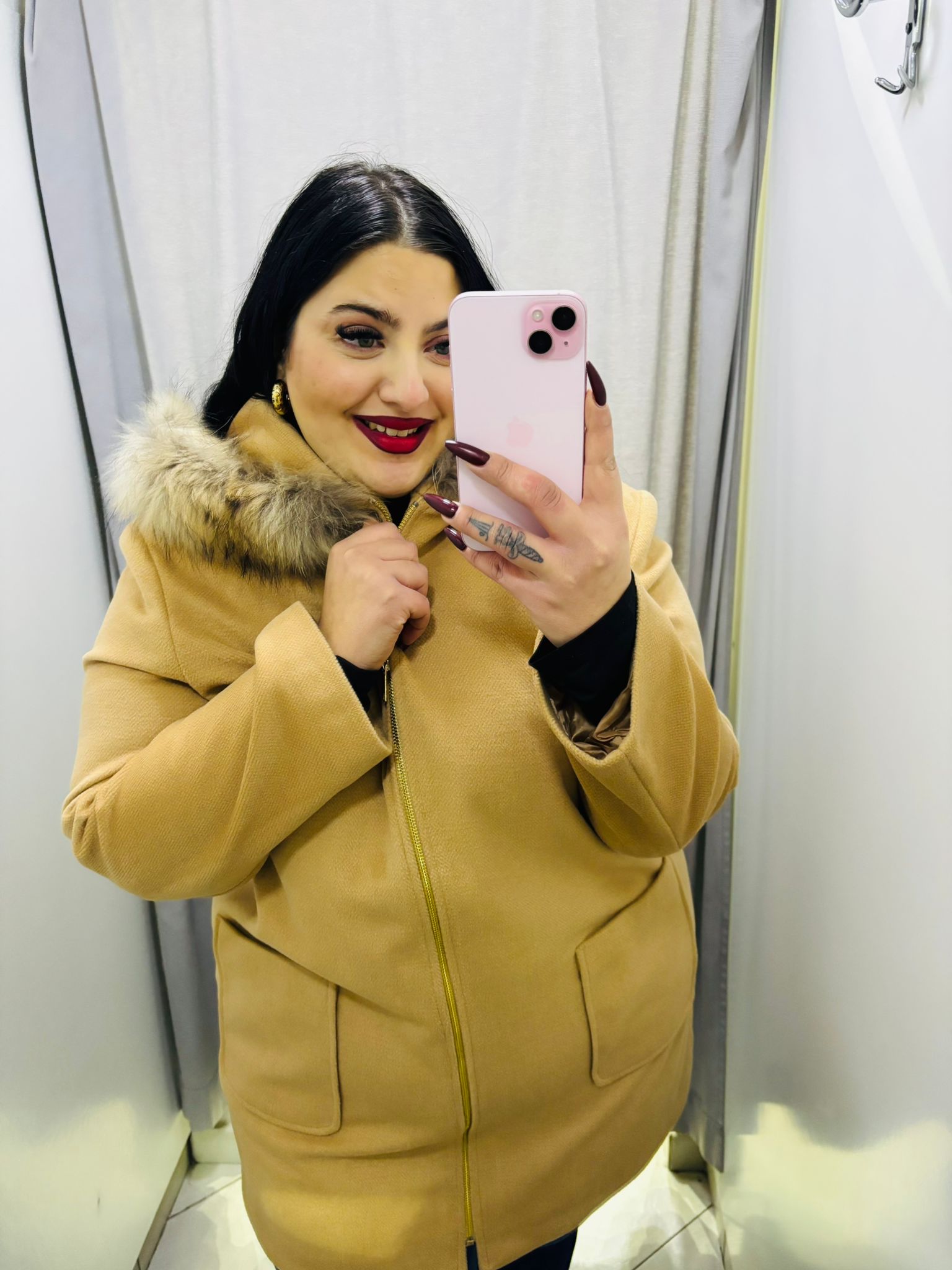Cappotto con zip e cappuccio in ecopelliccia Lizalù A123