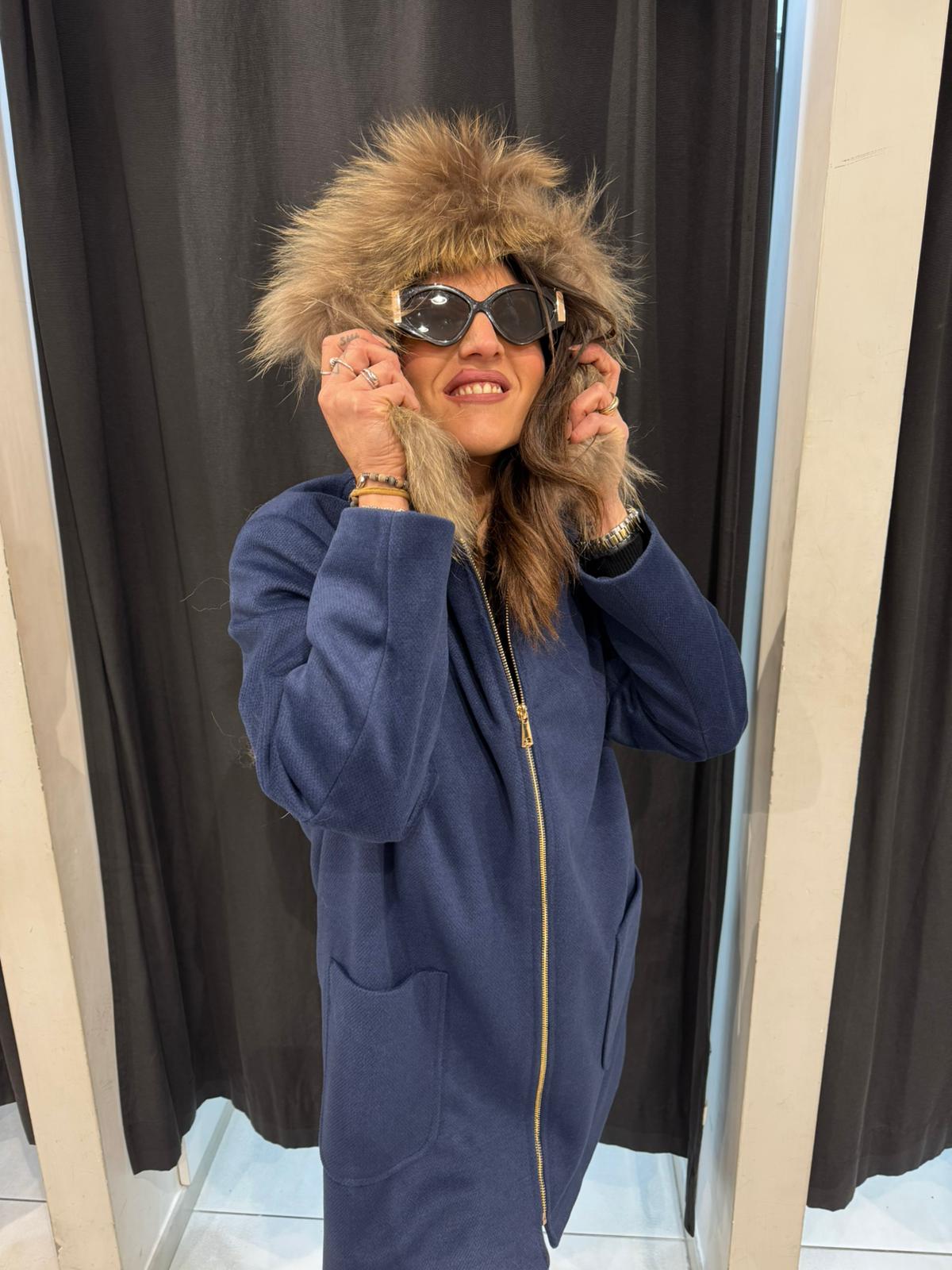 Cappotto con zip e cappuccio in ecopelliccia Lizalù A123
