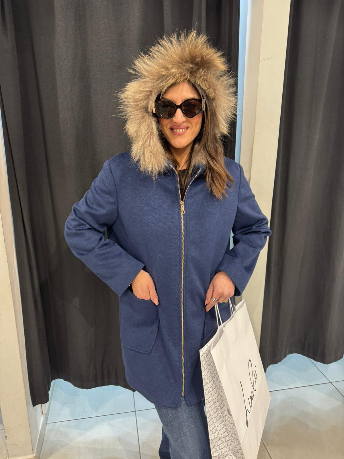Cappotto con zip e cappuccio in ecopelliccia Lizalù A123