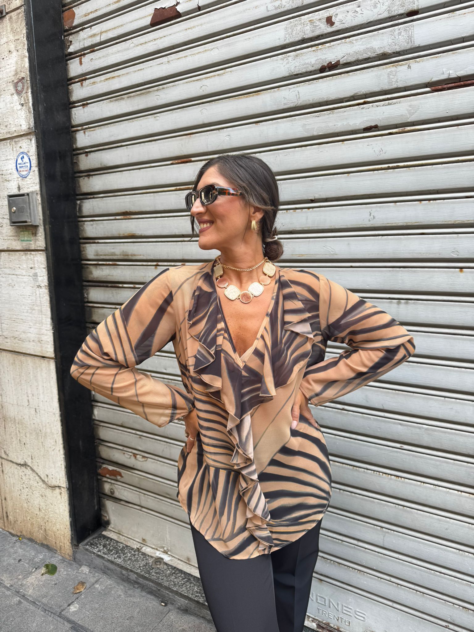Blusa fantasia scollo a V con rouches sul davanti Lizalù S612