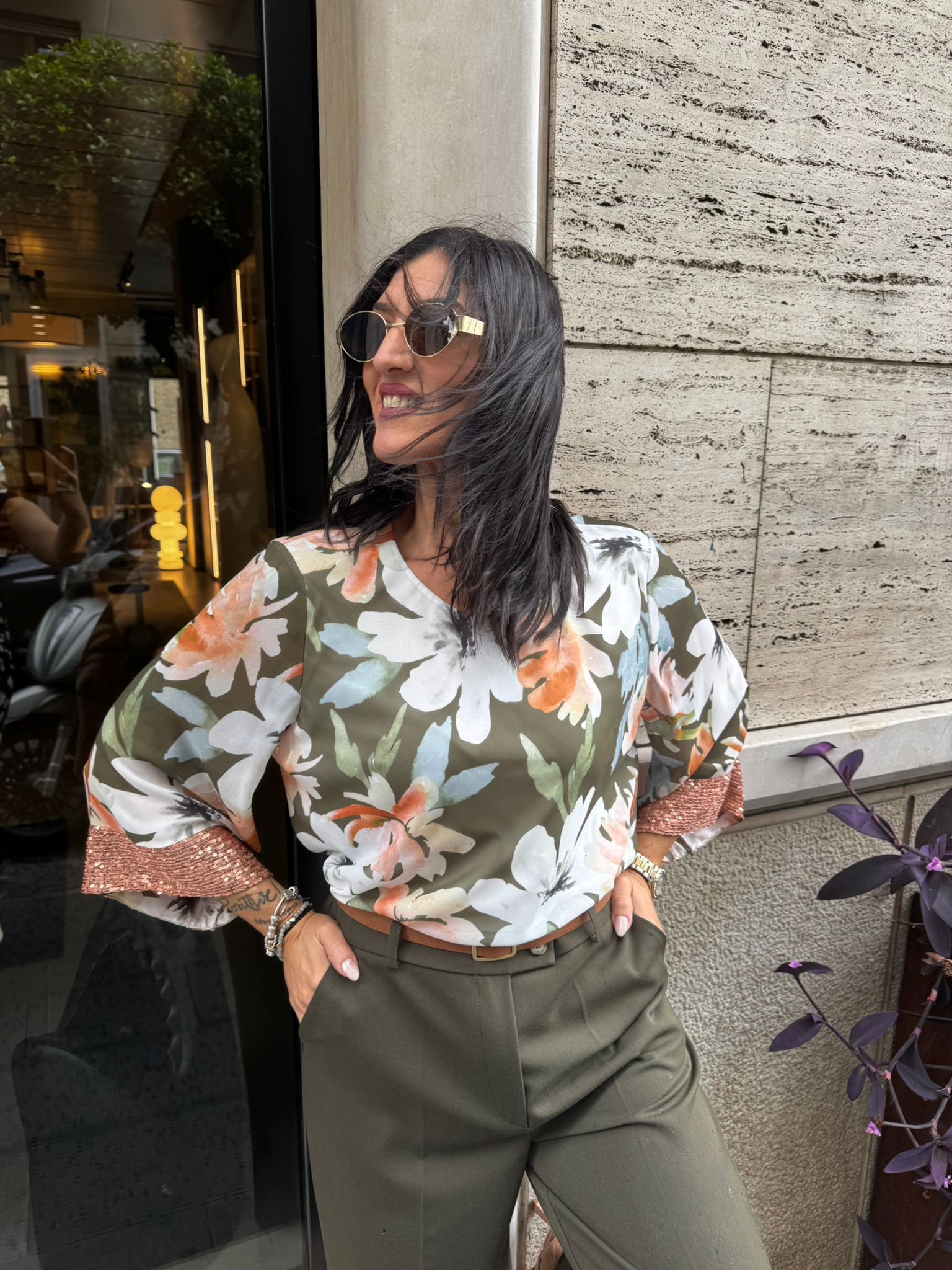 Blusa fantasia fiori con maniche in paillettes Lizalù OLGA